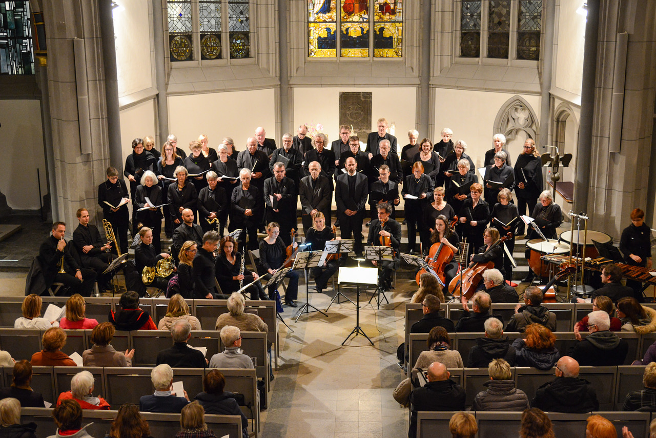 Kantorei Coro con Spirito bei Auftritten in der Antoniter- und der Trinitatiskirche Köln