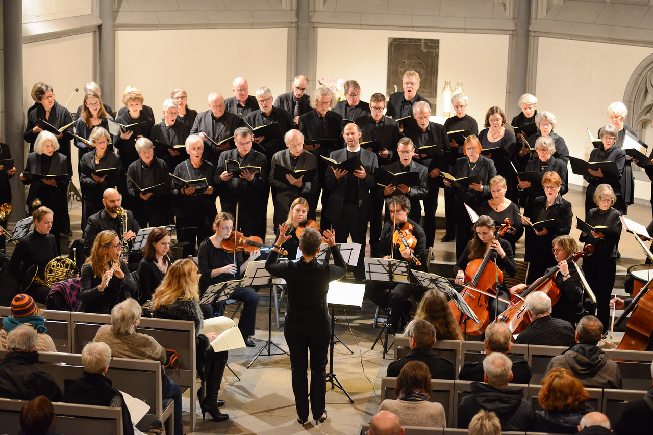 Kantorei Coro con Spirito bei Auftritten in der Antoniter- und der Trinitatiskirche Köln