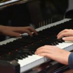 Klavierspieler*in gesucht