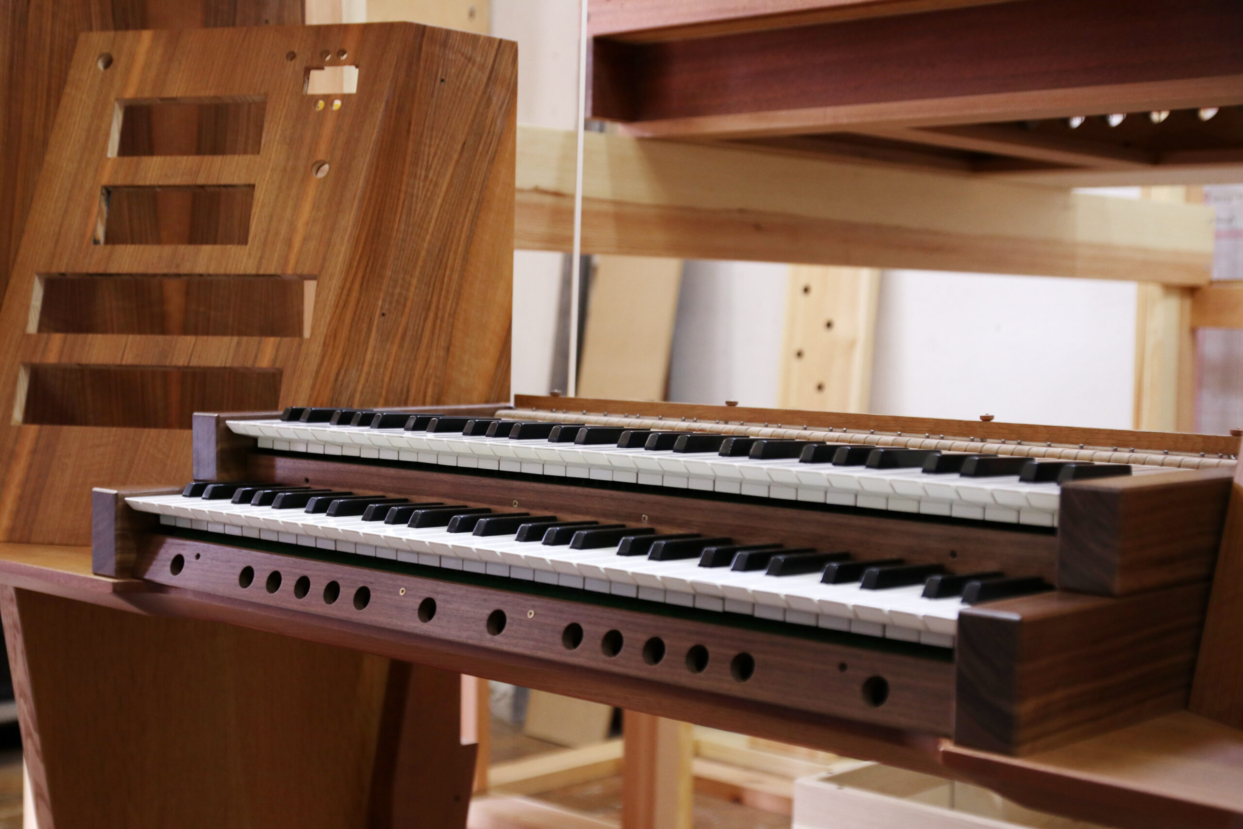 Manuale und Aussparungen für Register